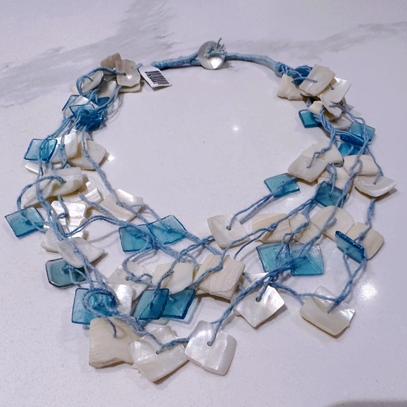 Romantic Sea Color Shell Necklace, Brand New! - Picture 3 of 7